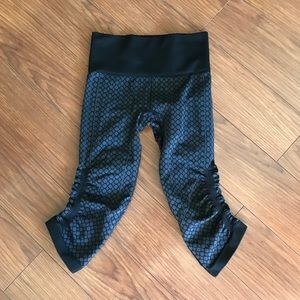 Lululemon In The Flow Seoul Geo Print Crop Size 4